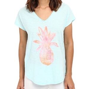 🦩🍍Lilly Pulitzer Colie Pineapple V Neck T-Shirt Pima cotton no holes or stains 🍍